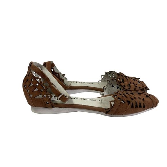 Jeffrey Campbell Tan Flats with Intricate Cutout Design - Picture 5 of 9